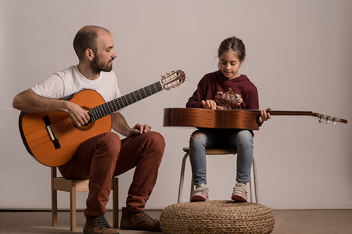 menta Durante ~ profundidad Clases para niños y niñas - Carlos Dominguez clases profesionales de guitarra  para particulares, grupos y Online